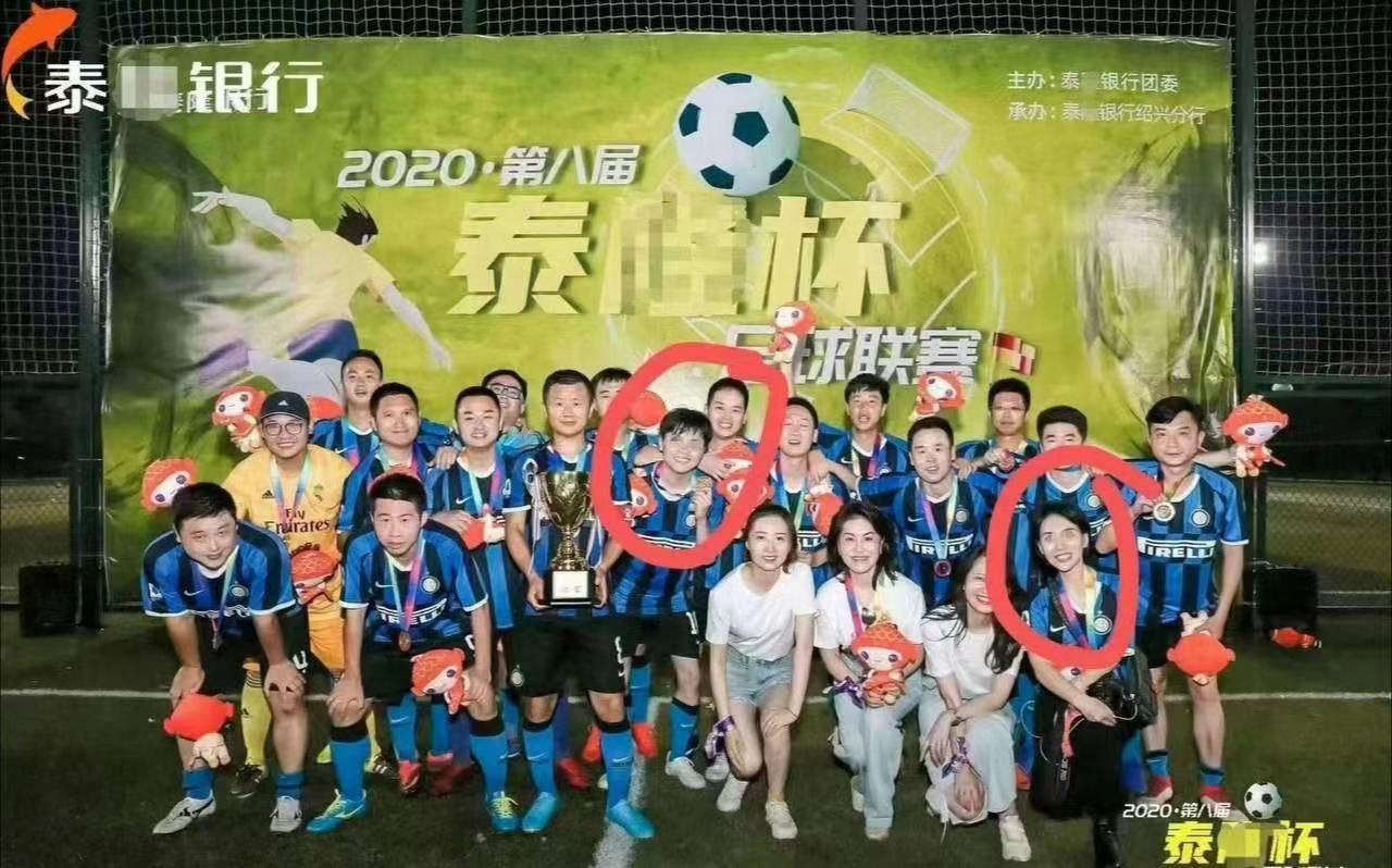 杭州泰隆银行极品美女 黄晓靑 被曝多次婚内出轨 和炮友参加换妻活动 还是个母狗最爱SM  第2张