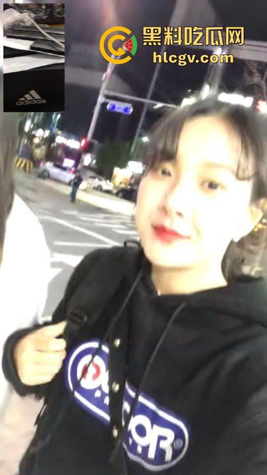 瓜友投稿韩国大一学生妹裸聊!甜美娃娃脸的她,居然洗浴间玩花花裸拍,各种姿势刁钻得让人忍不住拔枪! 第2张 瓜友投稿韩国大一学生妹裸聊!甜美娃娃脸的她,居然洗浴间玩花花裸拍,各种姿势刁钻得让人忍不住拔枪! 第2张