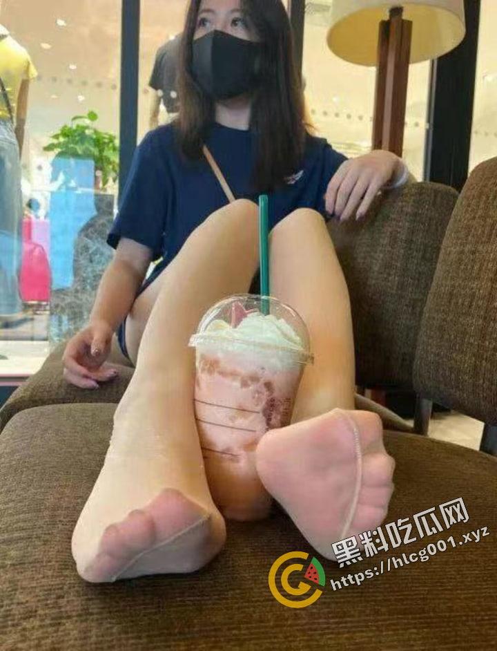 杭州泰隆银行极品美女 黄晓靑 被曝多次婚内出轨 和炮友参加换妻活动 还是个母狗最爱SM  第9张