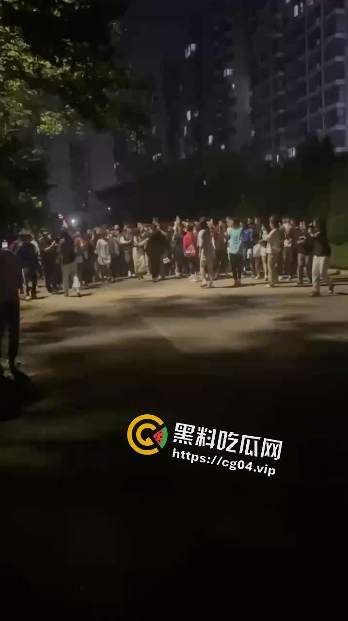 那么轮到女生来为爱冲锋了！山东体育学院男生出轨 女友四川直接飞过来兴师问罪  这么好看的女朋友 不想要可以给我 第5张