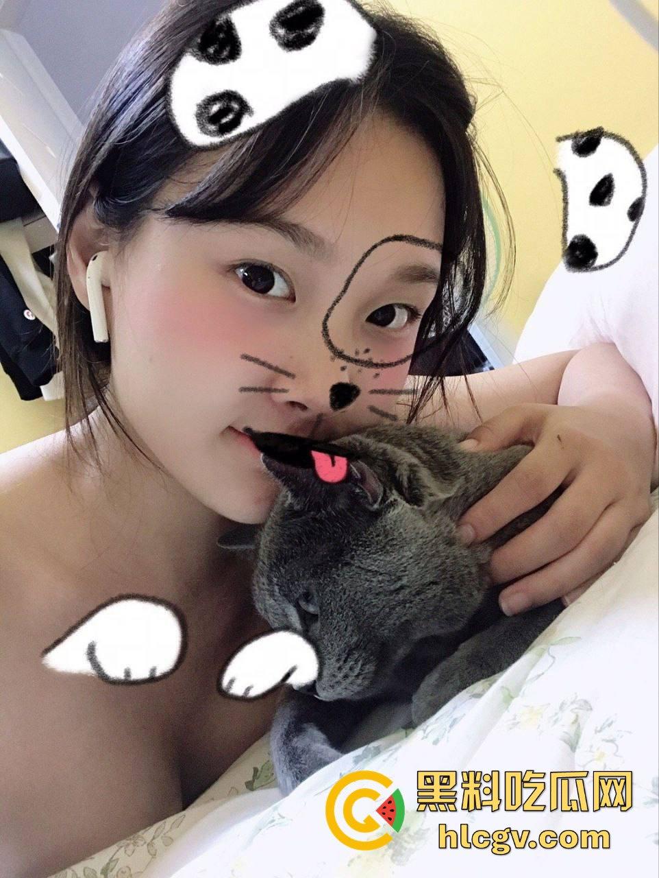 瓜友投稿韩国大一学生妹裸聊!甜美娃娃脸的她,居然洗浴间玩花花裸拍,各种姿势刁钻得让人忍不住拔枪! 第3张 瓜友投稿韩国大一学生妹裸聊!甜美娃娃脸的她,居然洗浴间玩花花裸拍,各种姿势刁钻得让人忍不住拔枪! 第3张