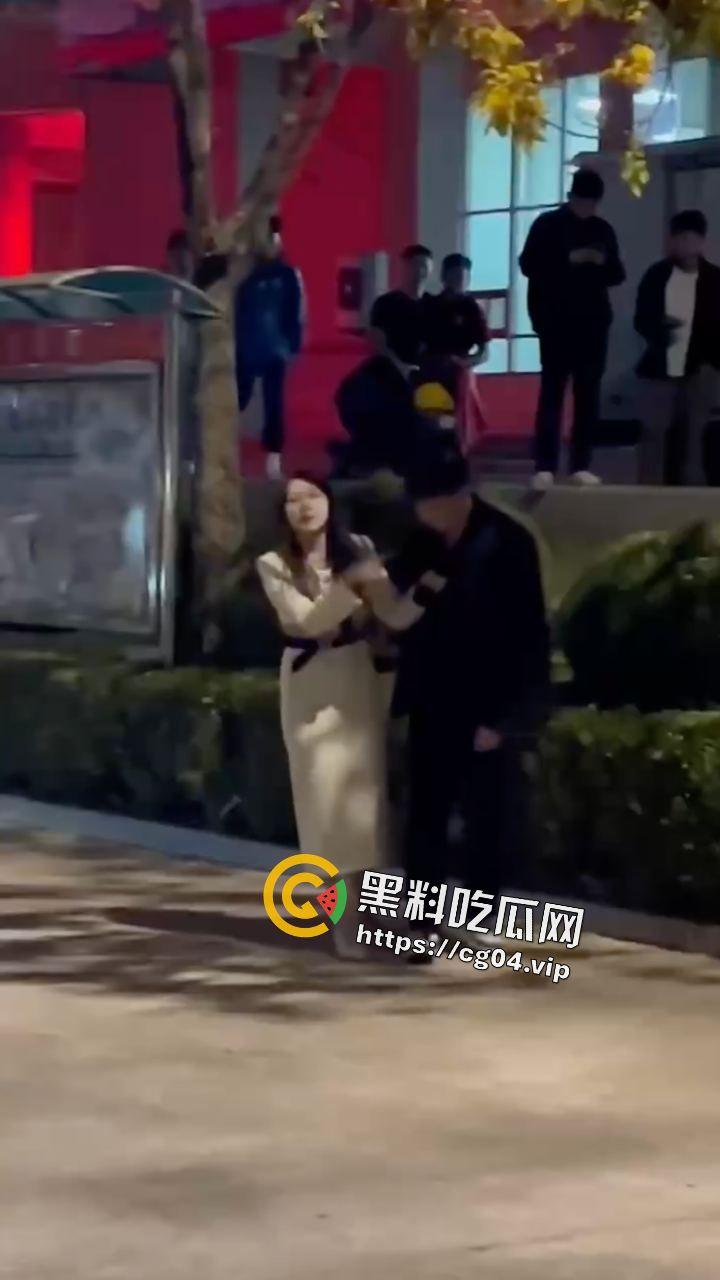 那么轮到女生来为爱冲锋了！山东体育学院男生出轨 女友四川直接飞过来兴师问罪  这么好看的女朋友 不想要可以给我 第6张