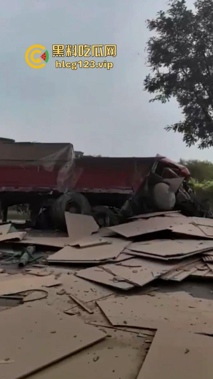 河北廊坊公交车突发车祸 老人孩子死伤无数 现场伤亡视频曝光  第4张