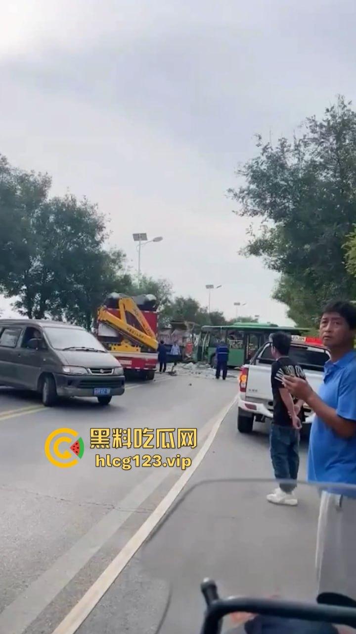 河北廊坊公交车突发车祸 老人孩子死伤无数 现场伤亡视频曝光  第8张