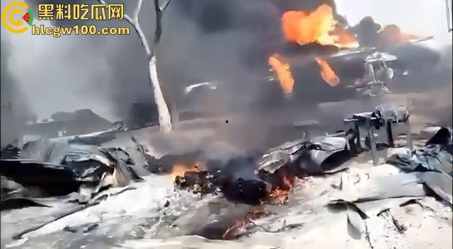 人间炼狱！尼日利亚油罐车泄露遭哄抢爆炸致77死，人都烧成木炭了，重口慎点！  第8张