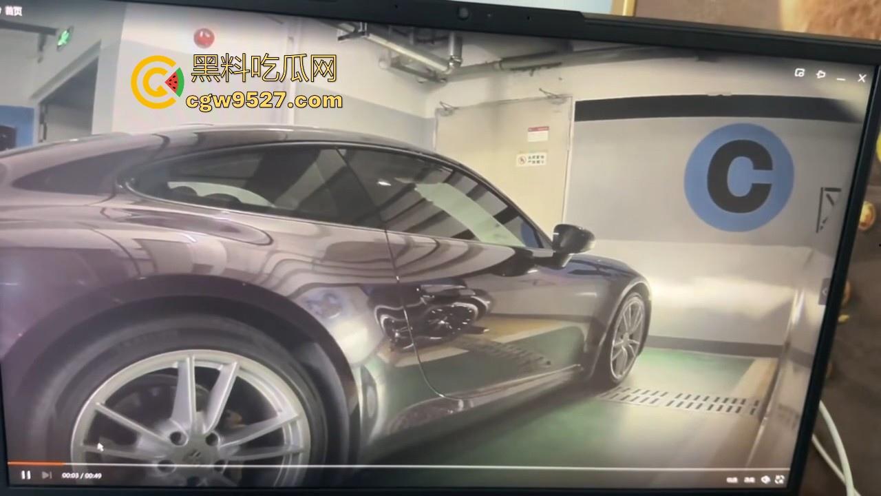保时捷718车主地下停车场车震被偷拍，有钱人就是好呀，长的不太行但上的女的身材颜值都很好，羡慕！  第3张