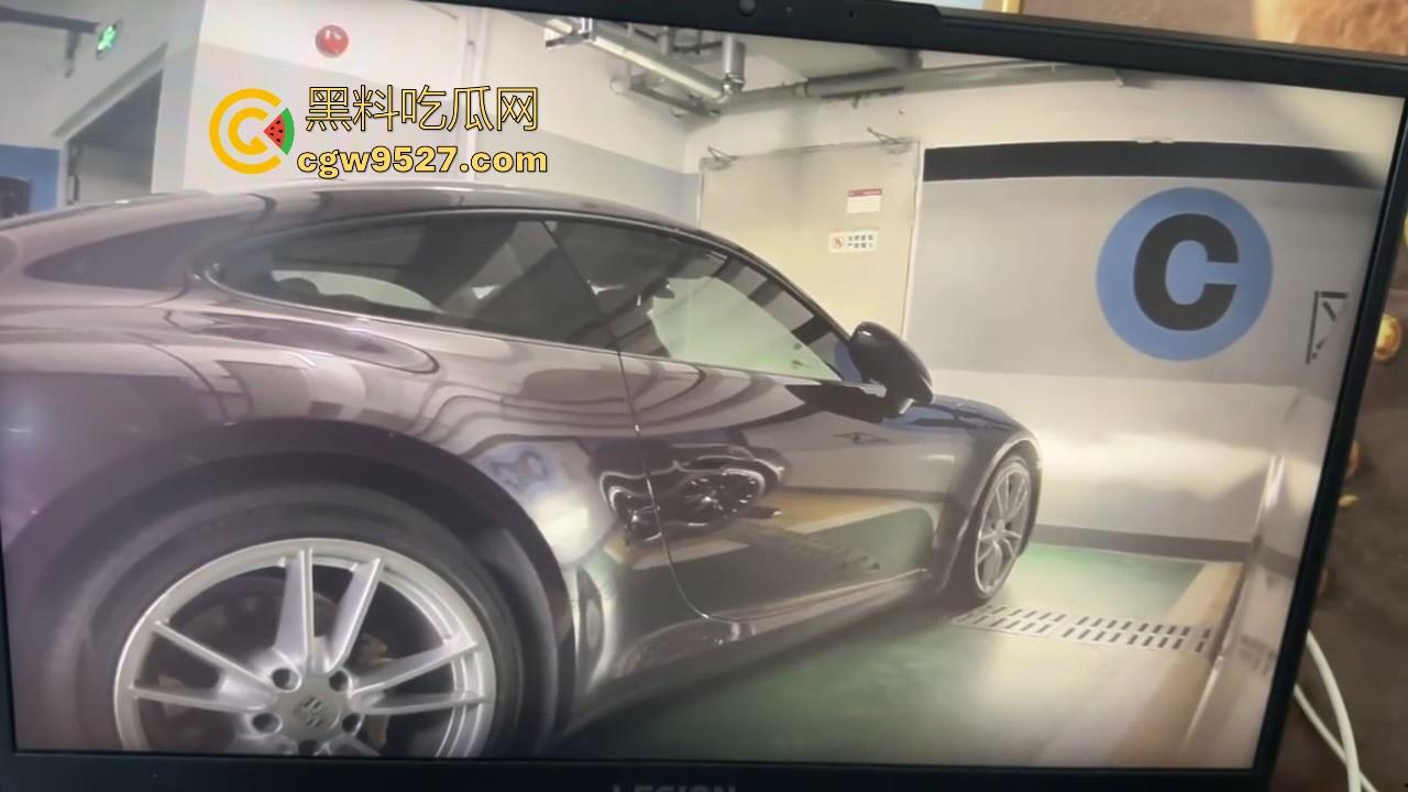 保时捷718车主地下停车场车震被偷拍，有钱人就是好呀，长的不太行但上的女的身材颜值都很好，羡慕！  第4张