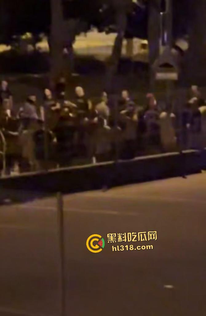 西班牙种族内战爆发!摩洛哥移民持刀狂袭老人,直接导致小镇4万人攻击移民团伙! 第1张 西班牙种族内战爆发!摩洛哥移民持刀狂袭老人,直接导致小镇4万人攻击移民团伙! 第1张