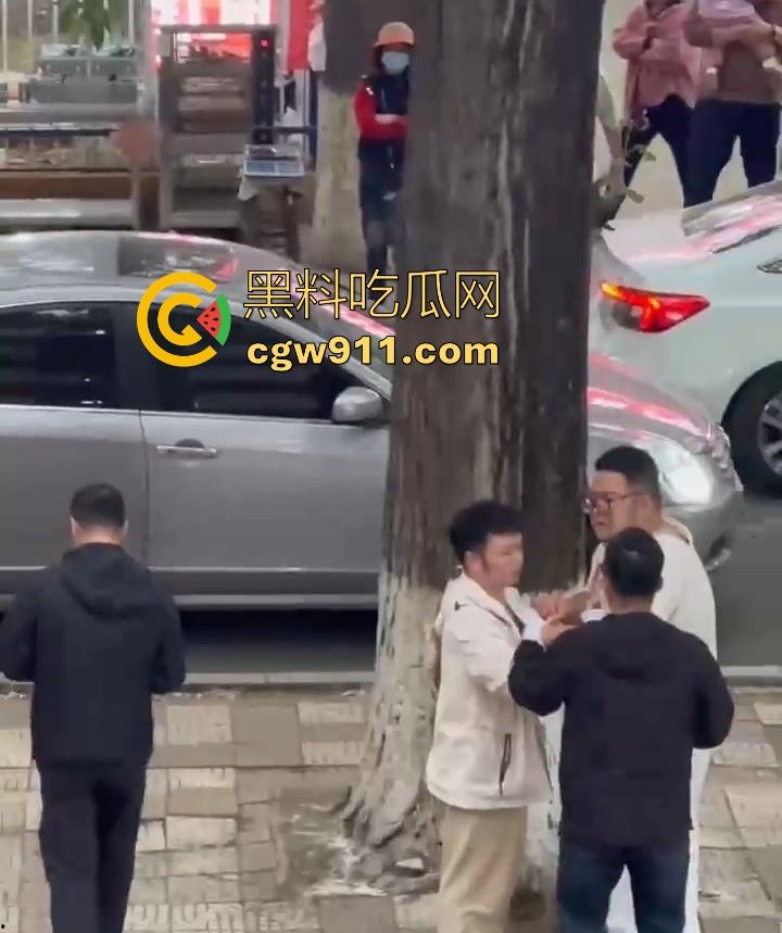 黑龙江佳木斯大学男同出轨被抓，大胖熊现场理论要说法，还高喊着 “逼好紧啊 来插我”，太辣眼睛了！  第7张