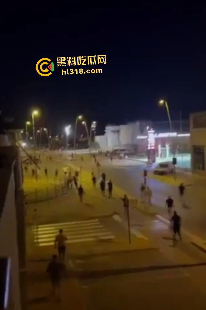 西班牙种族内战爆发!摩洛哥移民持刀狂袭老人,直接导致小镇4万人攻击移民团伙! 第2张 西班牙种族内战爆发!摩洛哥移民持刀狂袭老人,直接导致小镇4万人攻击移民团伙! 第2张