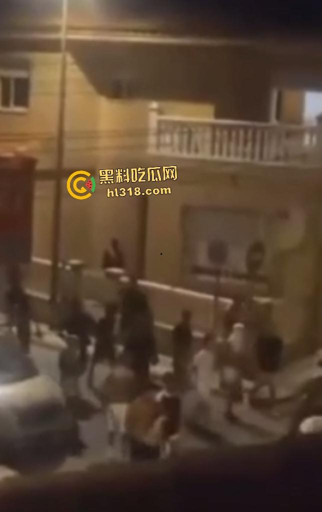 西班牙种族内战爆发!摩洛哥移民持刀狂袭老人,直接导致小镇4万人攻击移民团伙! 第5张 西班牙种族内战爆发!摩洛哥移民持刀狂袭老人,直接导致小镇4万人攻击移民团伙! 第5张
