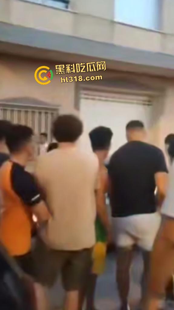 西班牙种族内战爆发!摩洛哥移民持刀狂袭老人,直接导致小镇4万人攻击移民团伙! 第8张 西班牙种族内战爆发!摩洛哥移民持刀狂袭老人,直接导致小镇4万人攻击移民团伙! 第8张