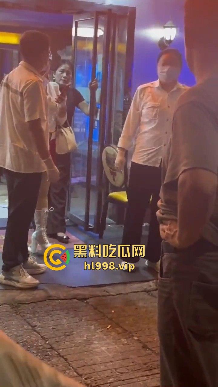 湖北武汉60岁大爷网恋奔现太激动！见红裙女子血压飙升，直接送医院抢救！  第10张