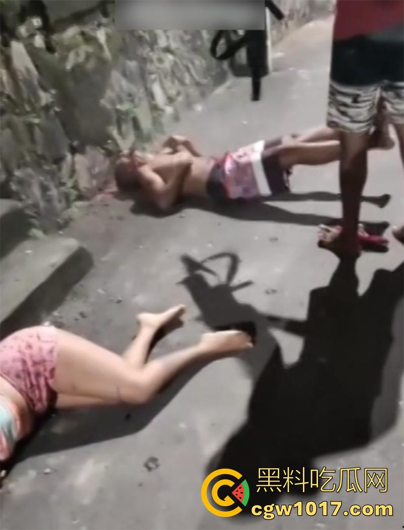 国外偷情的惨痛代价，情夫直接被爆头，老公不解恨还上前补枪，这出轨的代价还真不小啊！  第1张