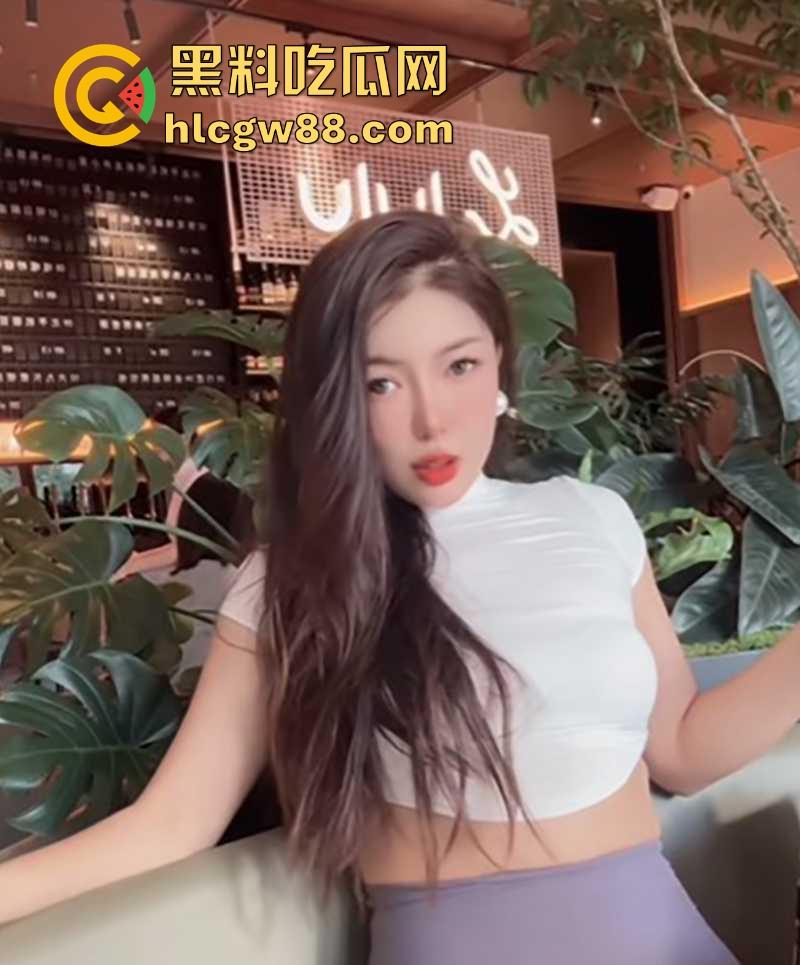 抖音网红【亦妍姐姐】极品尤物自慰视频曝光!黑丝御姐劈腿狂抠骚穴 戴狗链扭骚臀狂喷淫水。 第2张 抖音网红【亦妍姐姐】极品尤物自慰视频曝光!黑丝御姐劈腿狂抠骚穴 戴狗链扭骚臀狂喷淫水。 第2张