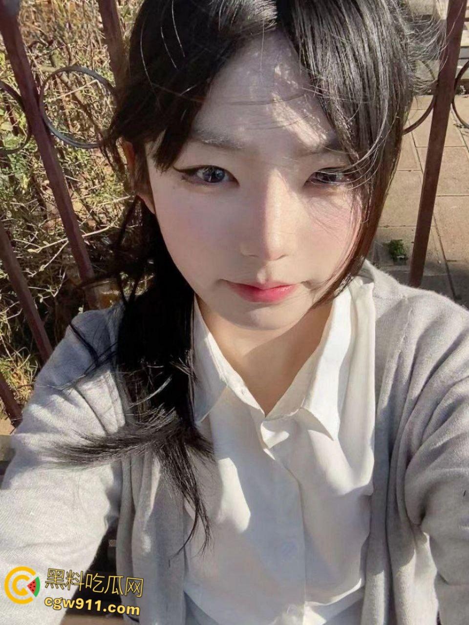 沧州师范学院【吕嘉慧】，刚上大一就被金主爸爸3w包养，jk白丝制服直接给干哭，玩够了直接被曝光炫耀！  第3张