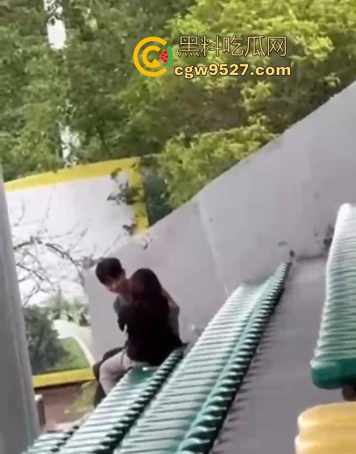 湖北美术学院,小情侣饥渴难耐户外刺激性爱,直接伸进了狂扣狂舔,场面极其刺激! 第5张 湖北美术学院,小情侣饥渴难耐户外刺激性爱,直接伸进了狂扣狂舔,场面极其刺激! 第5张