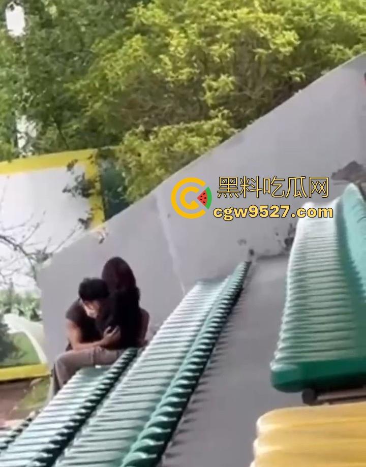 湖北美术学院,小情侣饥渴难耐户外刺激性爱,直接伸进了狂扣狂舔,场面极其刺激! 第6张 湖北美术学院,小情侣饥渴难耐户外刺激性爱,直接伸进了狂扣狂舔,场面极其刺激! 第6张