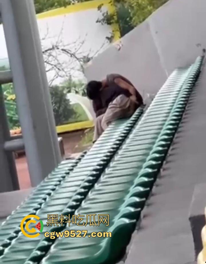 湖北美术学院,小情侣饥渴难耐户外刺激性爱,直接伸进了狂扣狂舔,场面极其刺激! 第7张 湖北美术学院,小情侣饥渴难耐户外刺激性爱,直接伸进了狂扣狂舔,场面极其刺激! 第7张