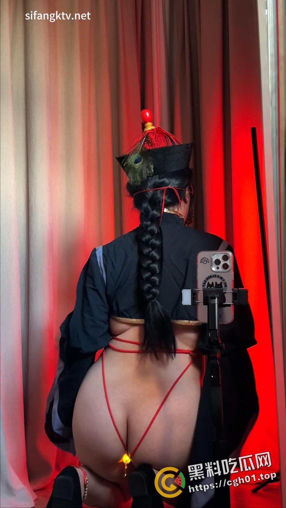 b站【欧翼翼】最新付费流出 微胖巨乳小僵尸 在炮机冲撞下惨叫 肛塞小灯笼晃来晃去  第2张