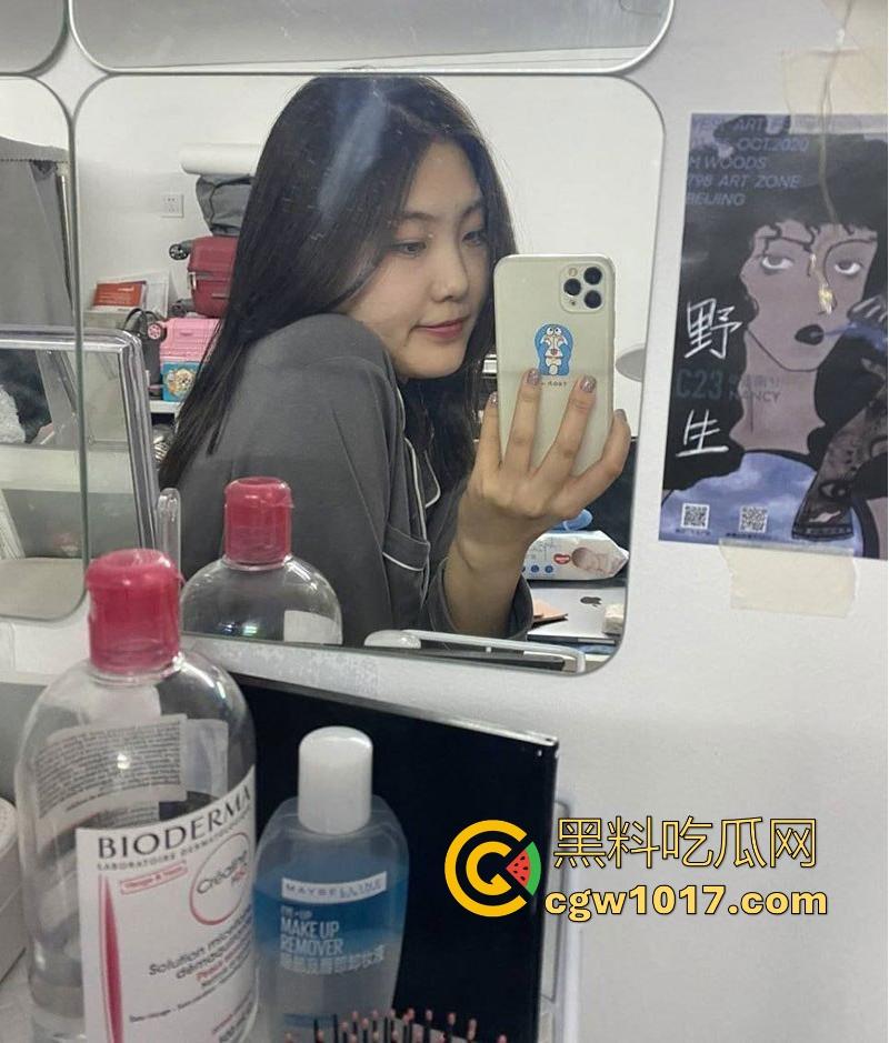 湖北微胖人妻出轨约炮，受虐属性拉满小母狗，捆绑跪地鞭打调教，酒店跪舔金主大屌，巨乳拖地粉臀高撅任鞭打！  第3张