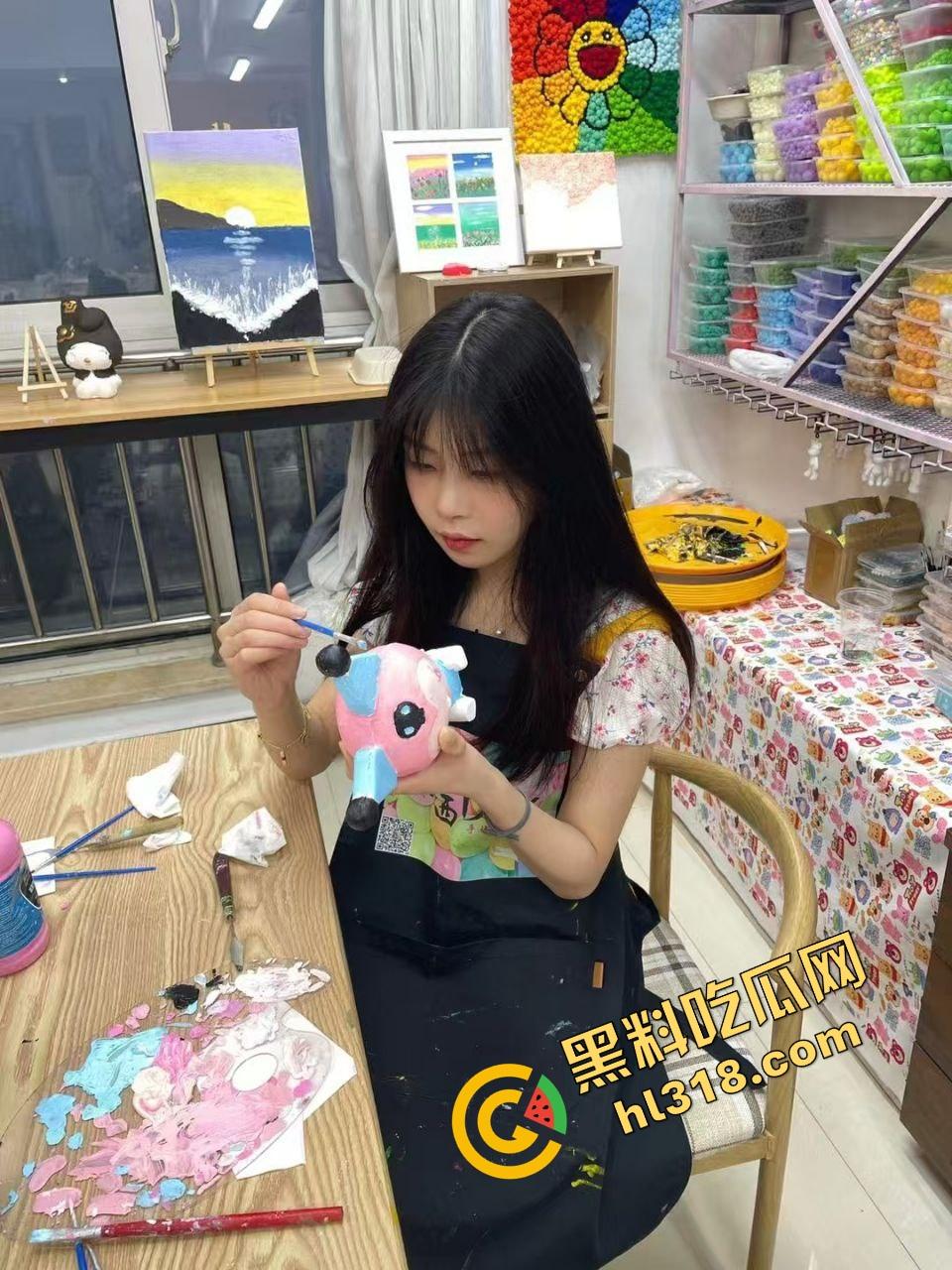 酒店开房正操得起劲，萌妹爸爸一个电话打来，不知道电话那头的爹知不知道自己闺女已经被干高潮了！  第2张