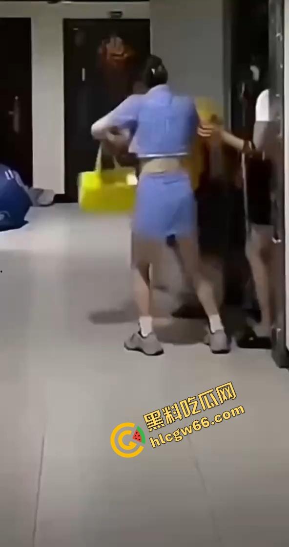 美团这宣传片是认真的吗？小哥送外卖送到黑丝裸体美女家？谁还不想干这活儿！  第1张