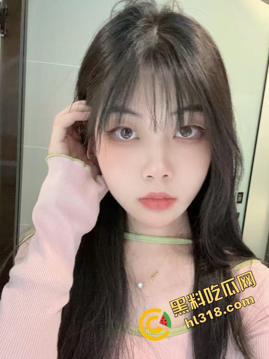 酒店开房正操得起劲，萌妹爸爸一个电话打来，不知道电话那头的爹知不知道自己闺女已经被干高潮了！  第7张