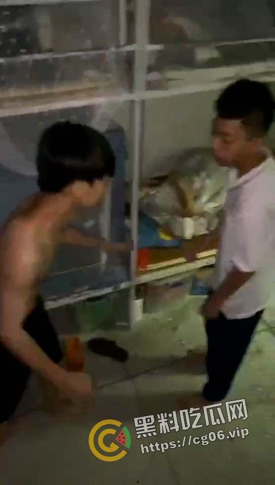 揭阳华美实验中学校园暴力事件!晚上叫醒智力有问题的同学暴打 越起哄打的越厉害 天生小贱种 第5张 揭阳华美实验中学校园暴力事件!晚上叫醒智力有问题的同学暴打 越起哄打的越厉害 天生小贱种 第5张