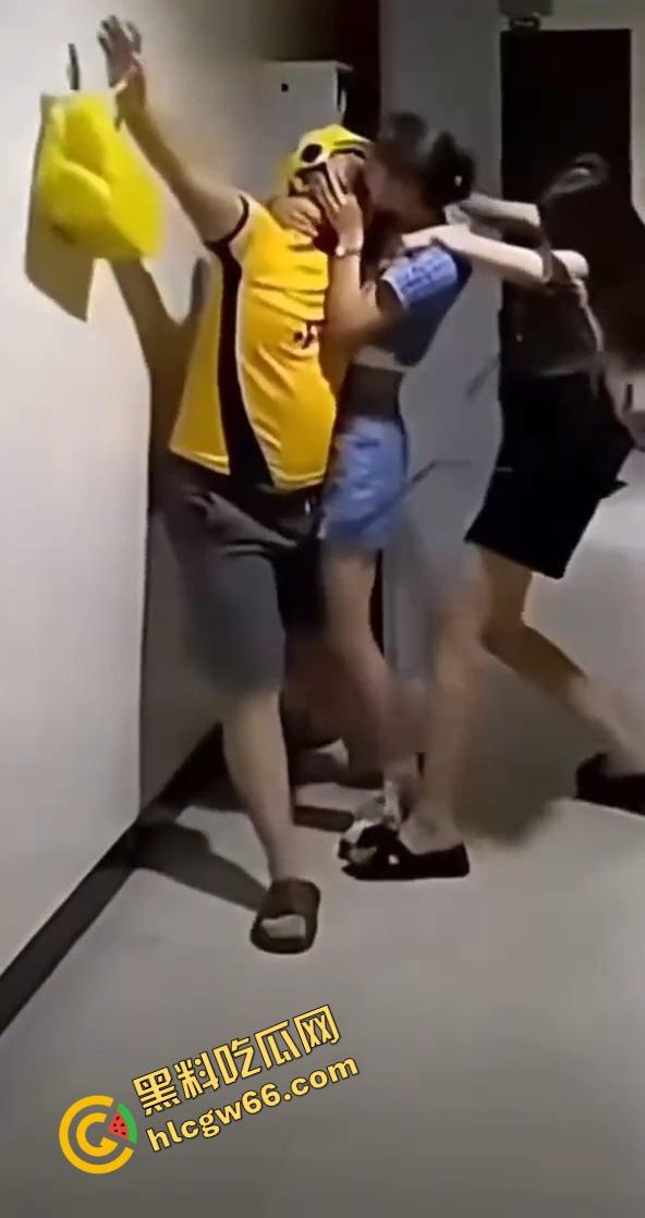 美团这宣传片是认真的吗？小哥送外卖送到黑丝裸体美女家？谁还不想干这活儿！  第6张