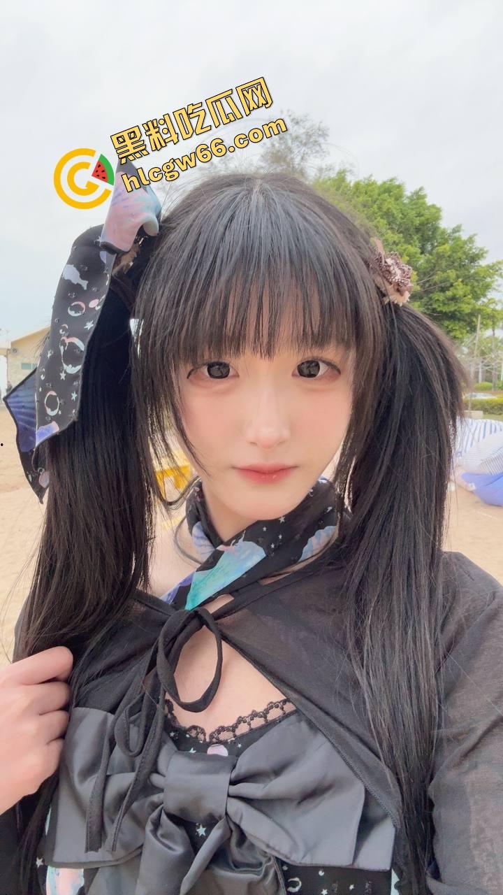 抖音网红『两个达不刘』人兽直播炸裂，妹子陪大哥聊骚，拉布拉多扑上来操她怼得生无可恋！  第2张