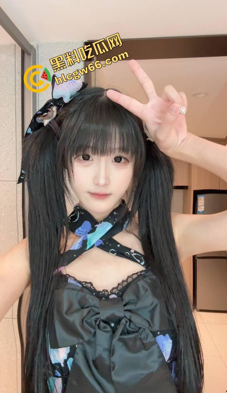 抖音网红『两个达不刘』人兽直播炸裂，妹子陪大哥聊骚，拉布拉多扑上来操她怼得生无可恋！  第5张