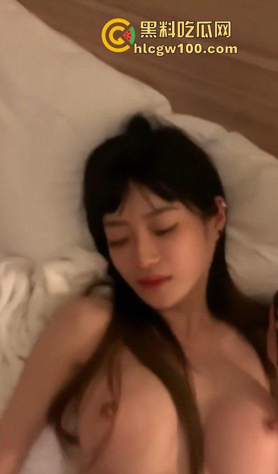 上海大学高颜值大四学姐【顾晓雨】跟富二代约炮视频曝光,娇喘声声红唇微颤,粉嫩吸引眼球。 第10张 上海大学高颜值大四学姐【顾晓雨】跟富二代约炮视频曝光,娇喘声声红唇微颤,粉嫩吸引眼球。 第10张