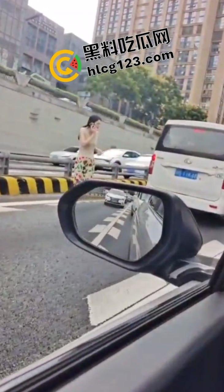 太惨了!面包车“人货混装”追尾,副驾驶女人没了! 第8张 太惨了!面包车“人货混装”追尾,副驾驶女人没了! 第8张