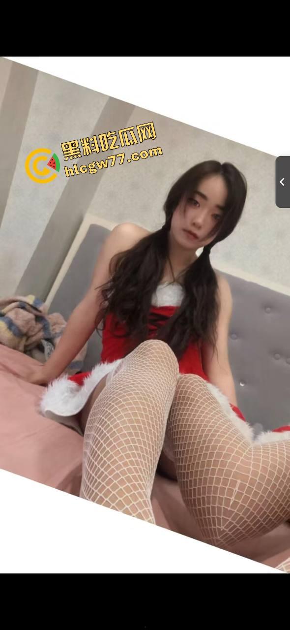 舔疯了 沉浸式舔逼 老哥饿疯了抱着嫩穴狂舔猛吸 舔得比狗还虔诚 嘴都快埋进逼里了！  第2张