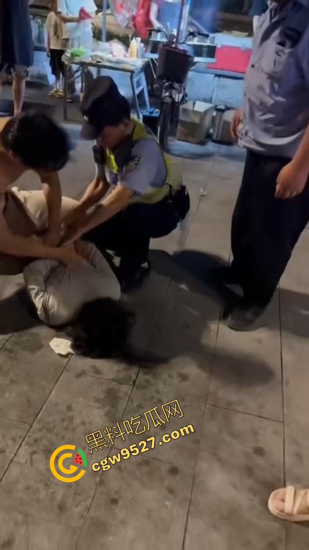 广州神秘女子街头持刀追赶小孩，目光疯狂行为诡异，一名疑似精神疾病患者引发恐慌被网友热议！  第11张