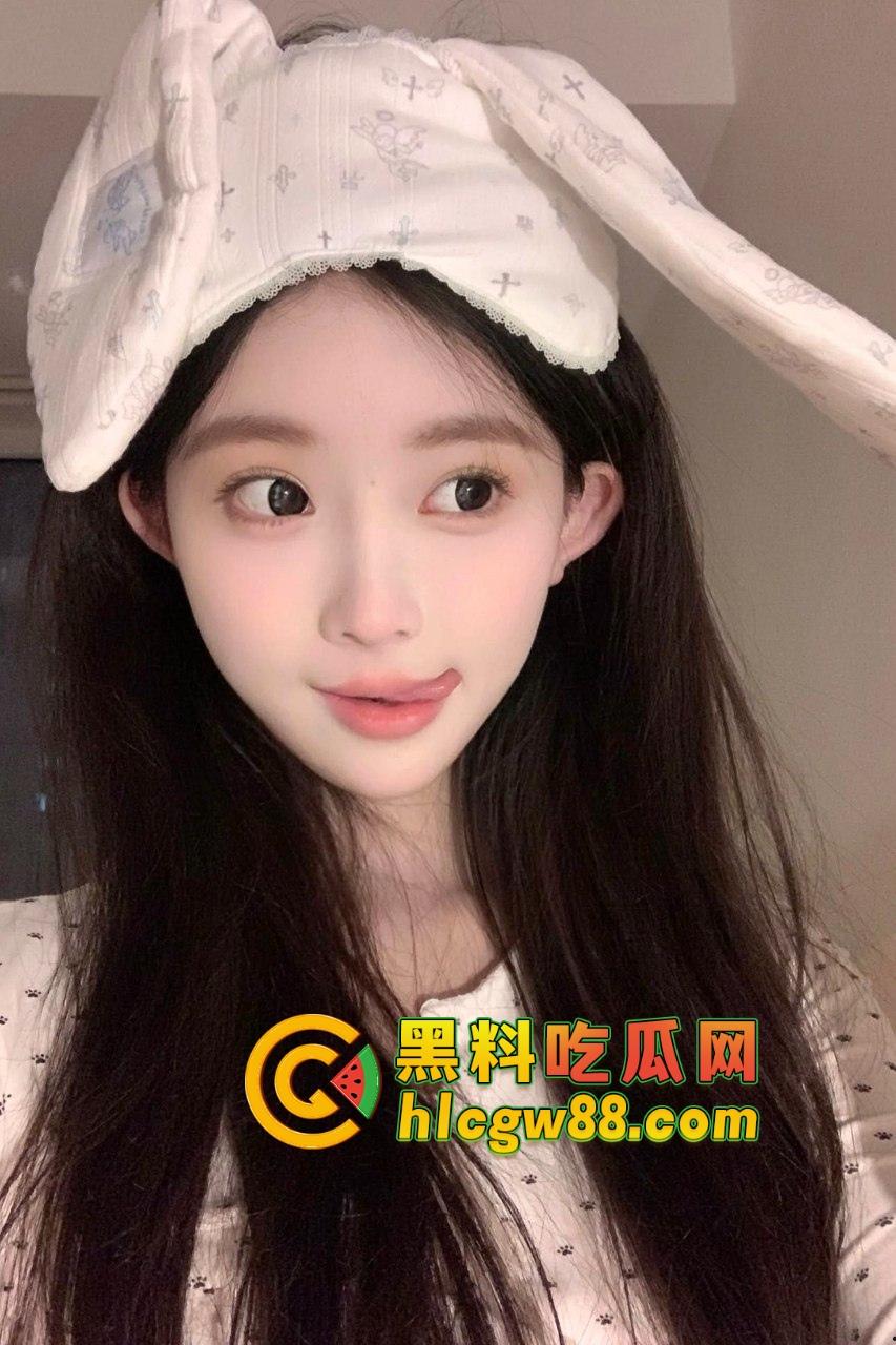 长沙榨汁姬学姐『 路瑶』狼人杀撸猫私人影院，床下高冷到底装御姐，床上可不是这个画风！  第2张