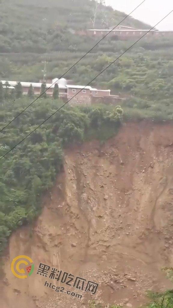 四川雅安汉源县暴雨肆虐:30余人失联,灾后现场触目惊心 第3张 四川雅安汉源县暴雨肆虐:30余人失联,灾后现场触目惊心 第3张