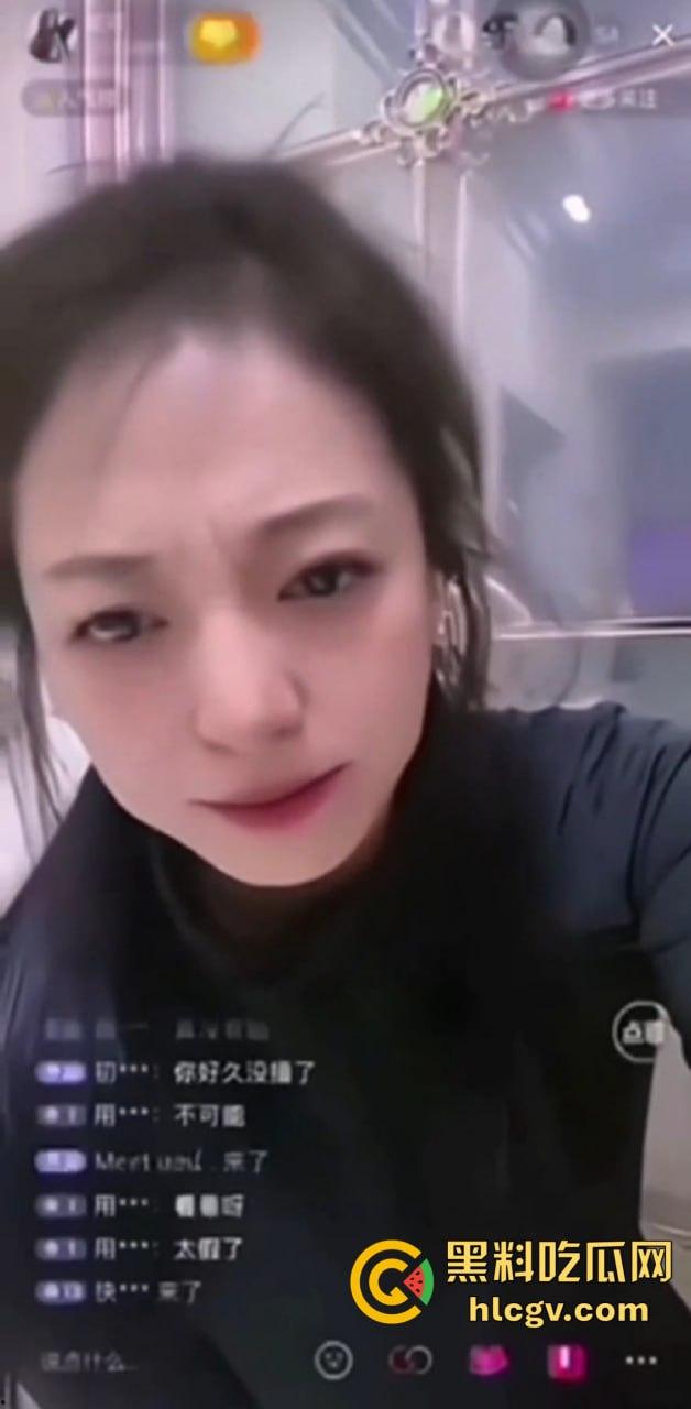 抖音擦边女主播『妮可』直播被粉丝喷假胸怒了！当场脱衣真空自证没有垫东西，结果直播间直接被封！  第4张