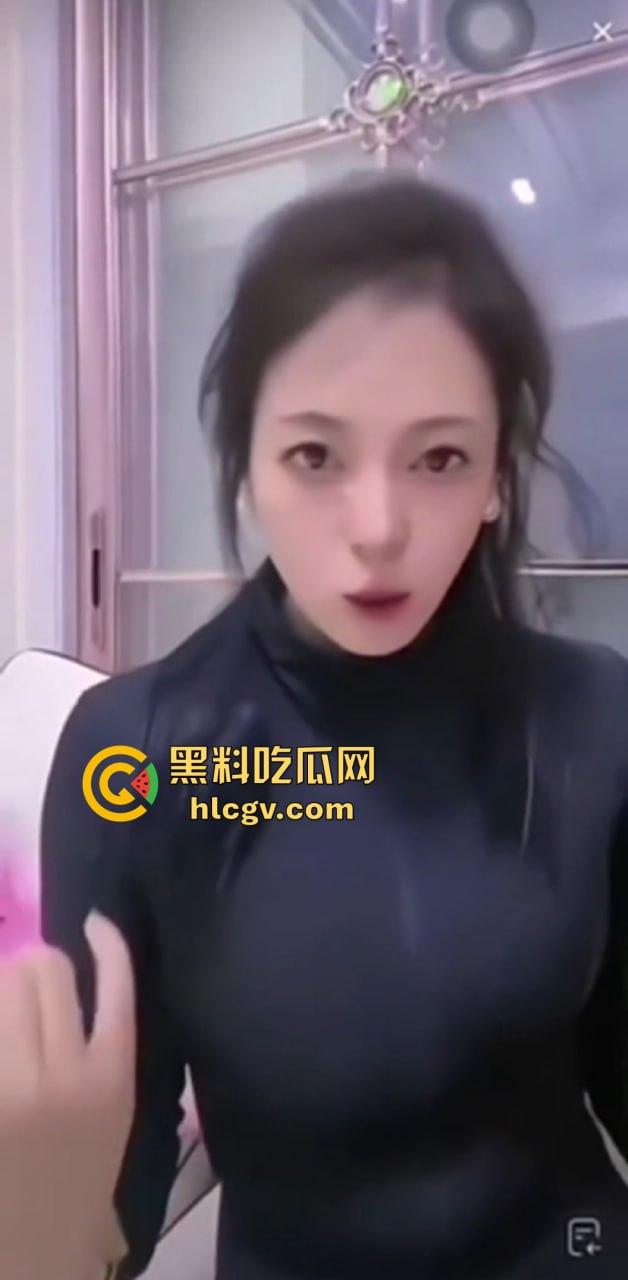 抖音擦边女主播『妮可』直播被粉丝喷假胸怒了！当场脱衣真空自证没有垫东西，结果直播间直接被封！  第7张