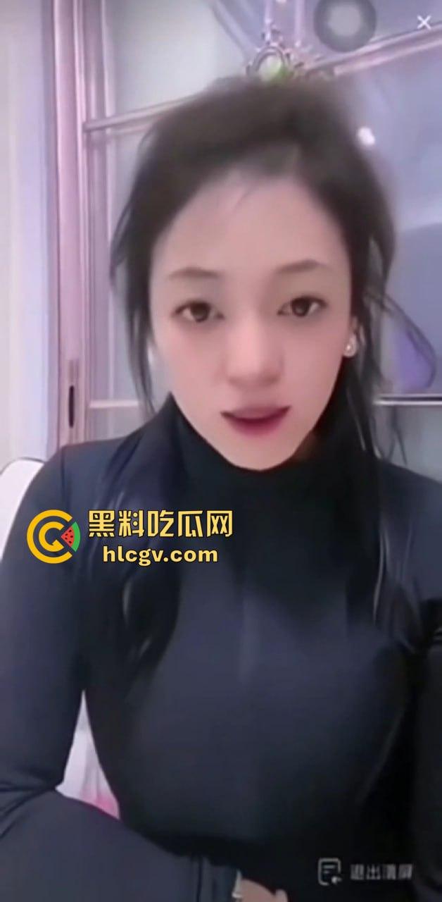 抖音擦边女主播『妮可』直播被粉丝喷假胸怒了！当场脱衣真空自证没有垫东西，结果直播间直接被封！  第9张