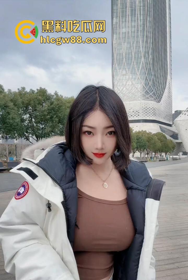 抖音巨乳肥臀反差网红坐拥97万粉丝【兔兔1104】线下约啪肥臀后入 揉奶抖臀 淫叫不断！  第6张