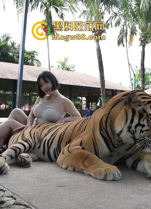 抖音巨乳肥臀反差网红坐拥97万粉丝【兔兔1104】线下约啪肥臀后入 揉奶抖臀 淫叫不断！  第10张