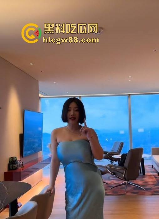 抖音巨乳肥臀反差网红坐拥97万粉丝【兔兔1104】线下约啪肥臀后入 揉奶抖臀 淫叫不断！  第12张