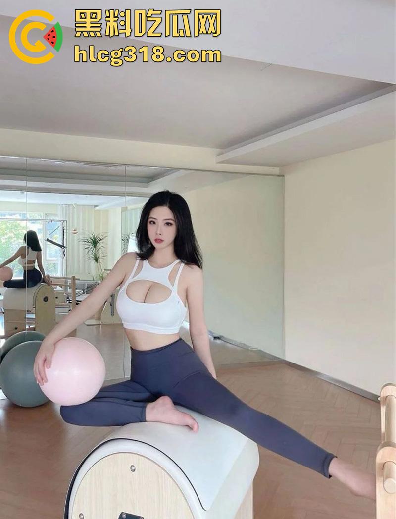 长腿巨乳职业骚鸡【许萌萌】山东女健身教练 长期各种约炮学员，只要买课就能随便操！  第2张