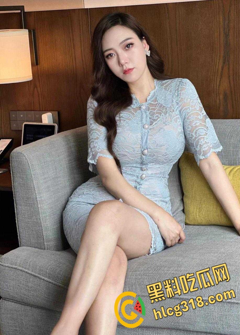 巨乳淫妻为了讨好领导，陪睡开房打炮，极品肥臀又大又翘，开档黑丝按在椅子上无情爆操！  第1张