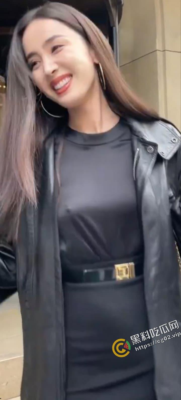 古力娜扎 去了国外不穿内衣 真空凸点 被追星粉丝蹲拍流出  第3张