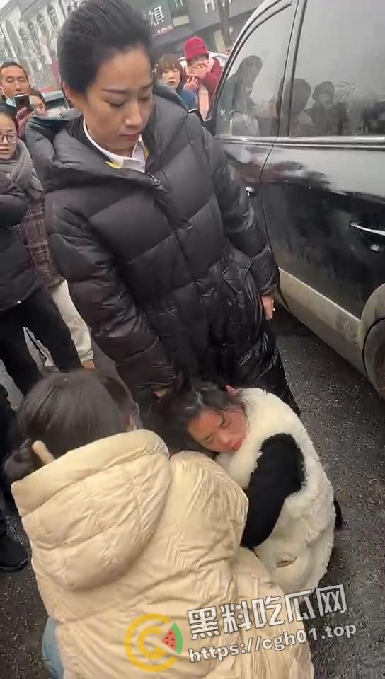 年少有为！河北定州美女当小三  被正房当街暴打 老男人就这么有魅力吗 第8张