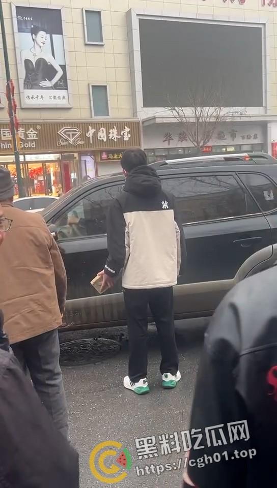 年少有为！河北定州美女当小三  被正房当街暴打 老男人就这么有魅力吗 第9张