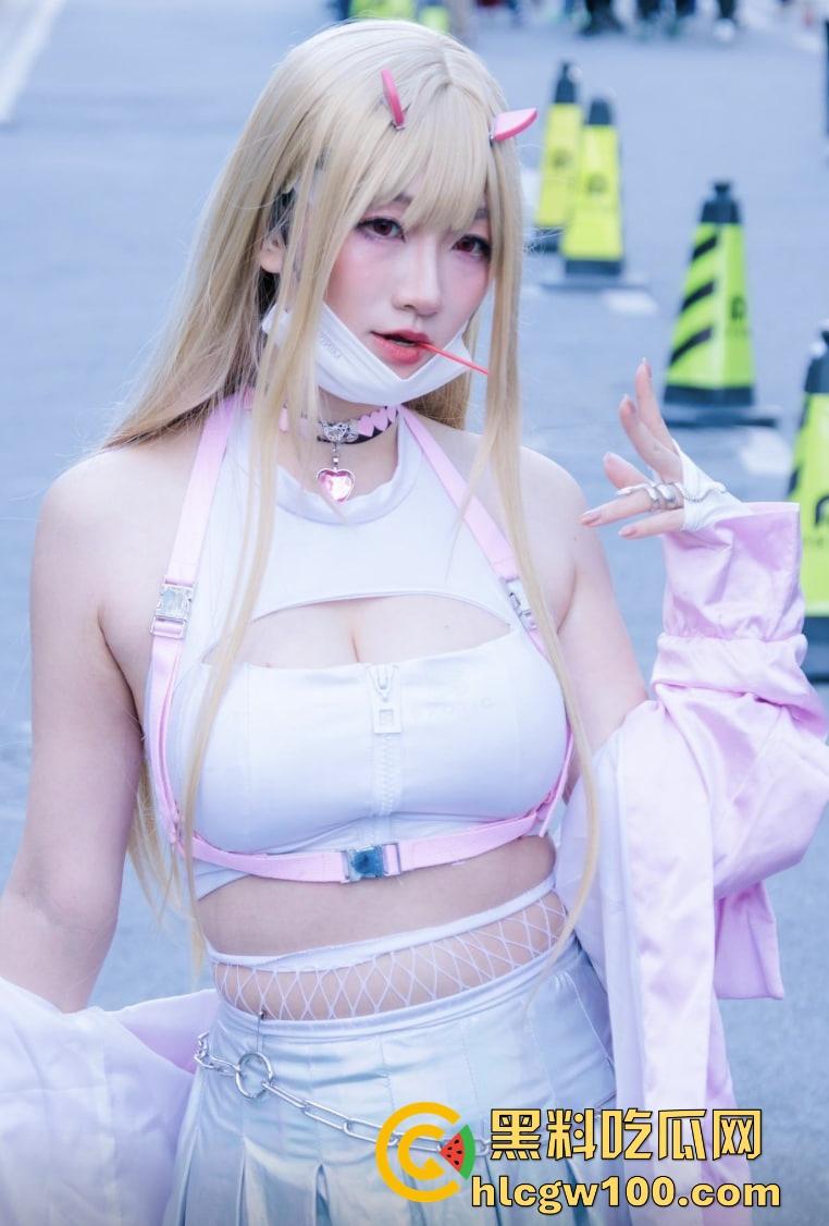 大城市漫展就是狠 不是内场去不起而是外场更有性价比 妹子敢脱不怕冷 锁骨短裙大腿全都露衣服越少越专业！  第2张